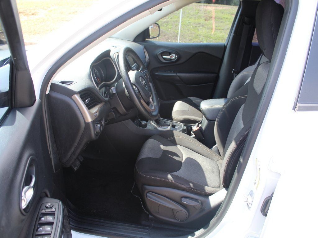 2016 Jeep Cherokee Sport