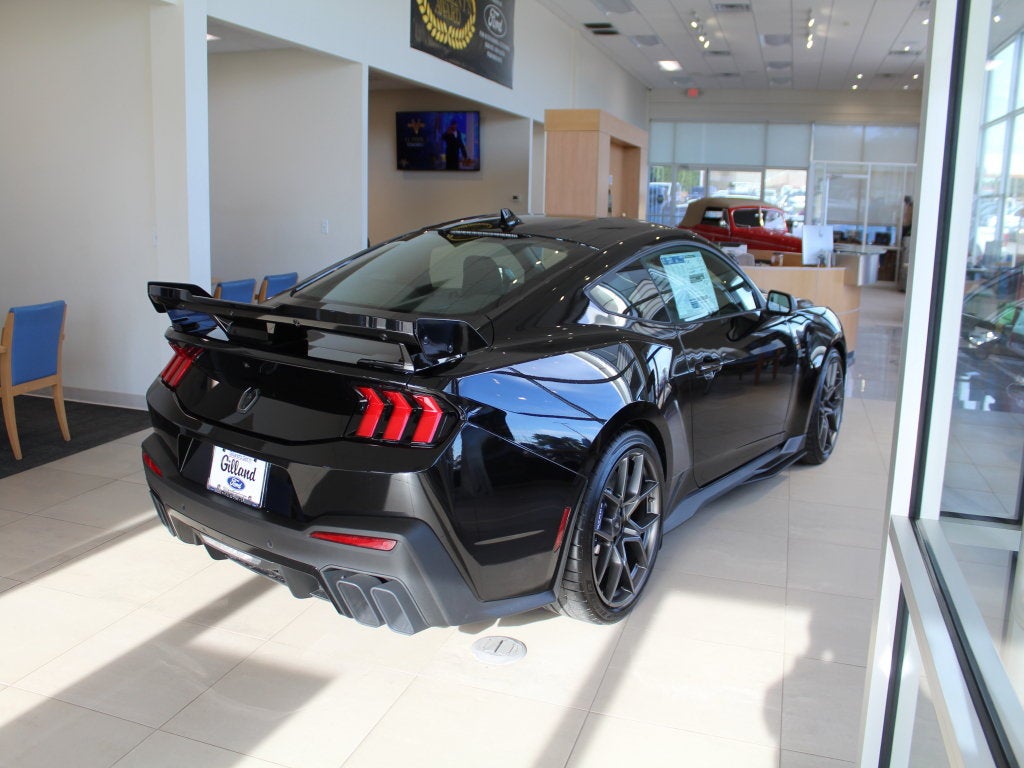 2026 Ford Mustang Dark Horse