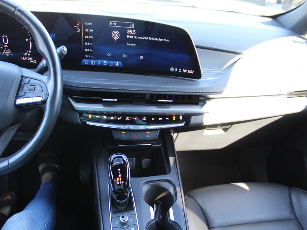 2025 Cadillac XT4 Premium Luxury