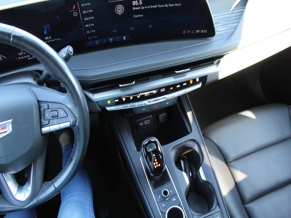 2025 Cadillac XT4 Premium Luxury