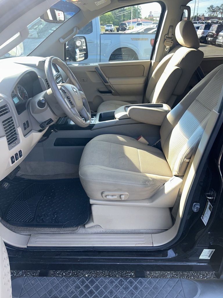 2014 Nissan Titan SV