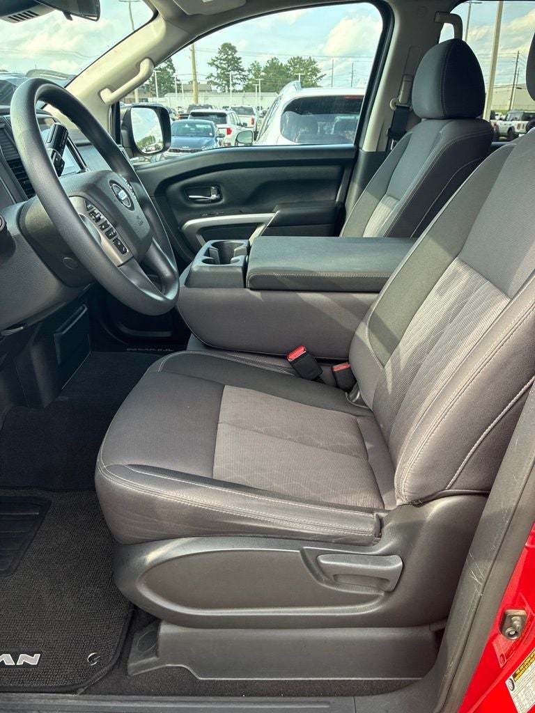 2022 Nissan Titan SV