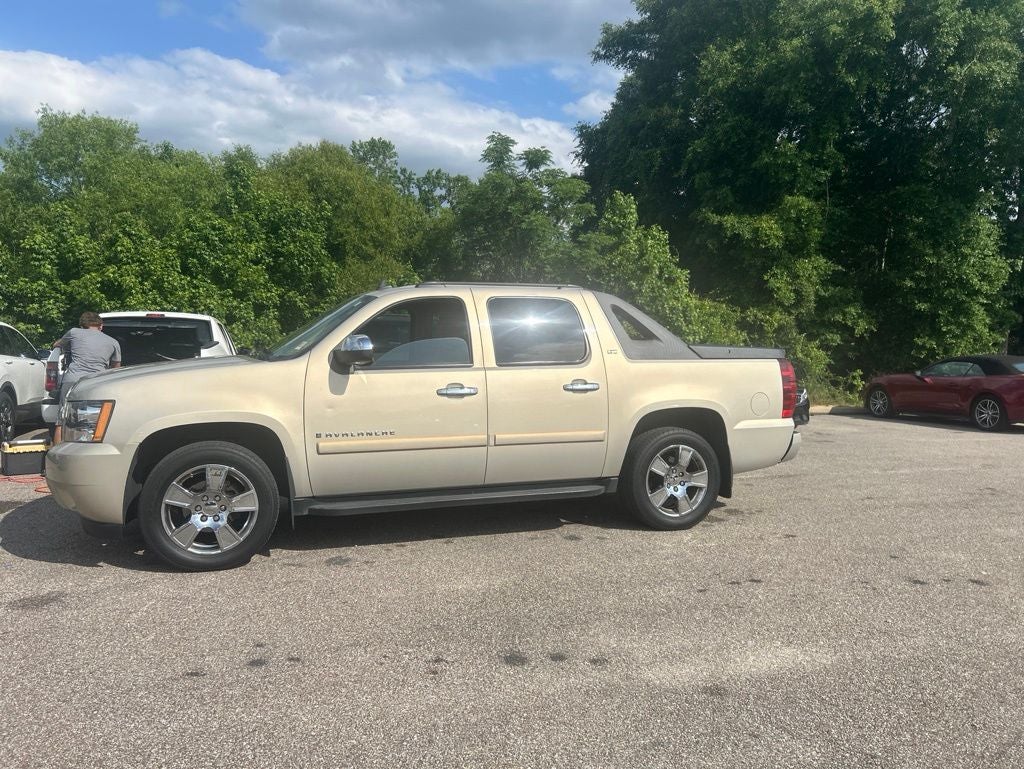 Used 2008 Chevrolet Avalanche LS with VIN 3GNEC12048G227416 for sale in Ozark, AL