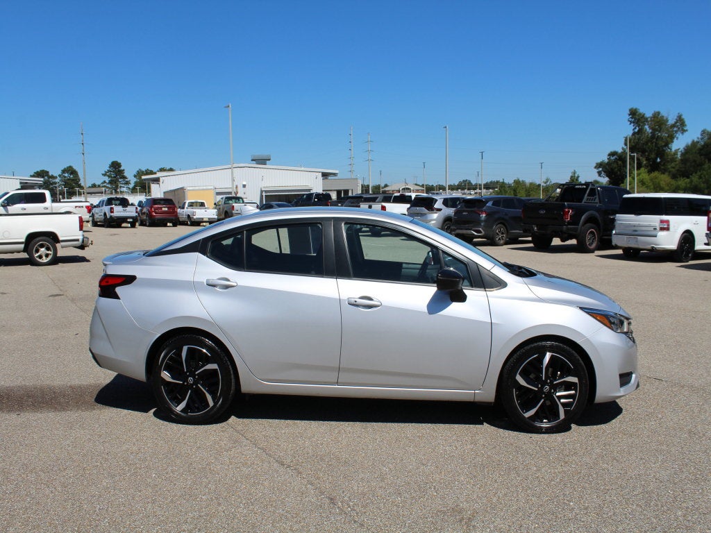 2024 Nissan Versa 1.6 SR