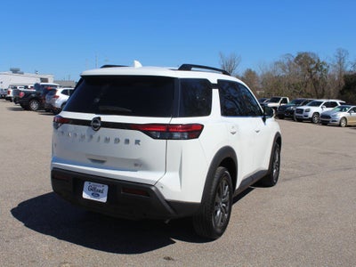 2023 Nissan Pathfinder SV