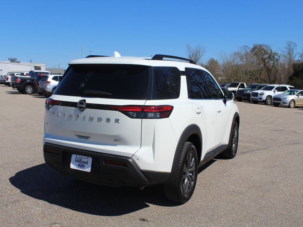 2023 Nissan Pathfinder SV