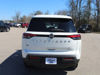 2023 Nissan Pathfinder SV