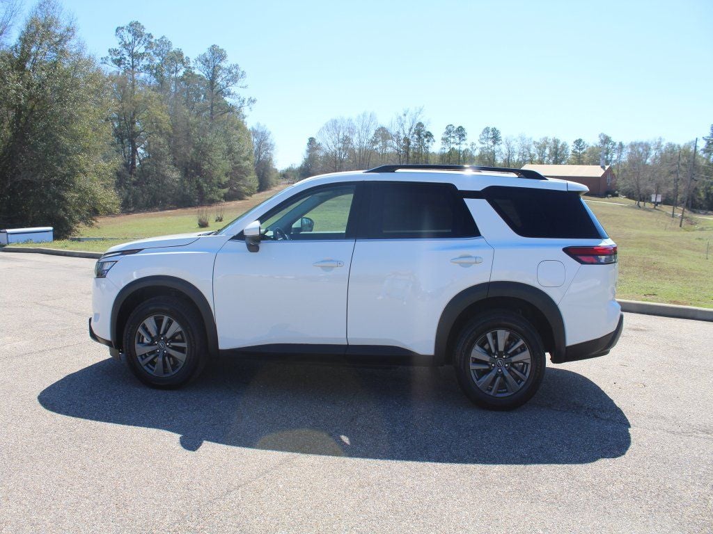 2023 Nissan Pathfinder SV