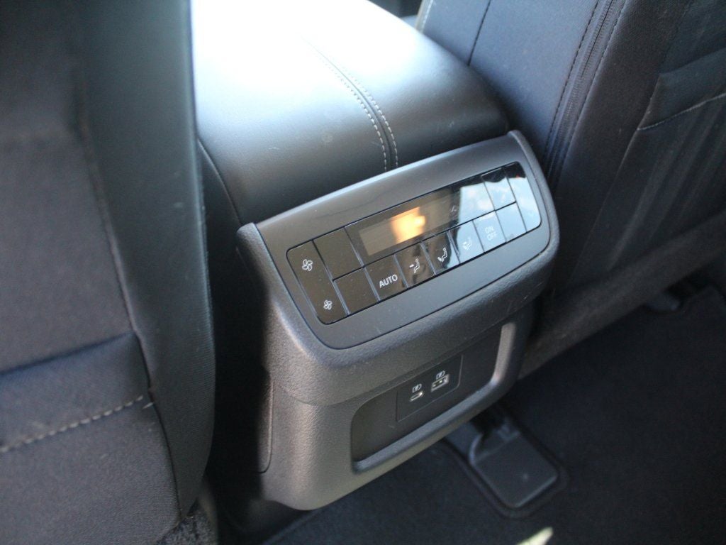 2023 Nissan Pathfinder SV