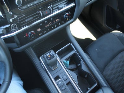 2023 Nissan Pathfinder SV