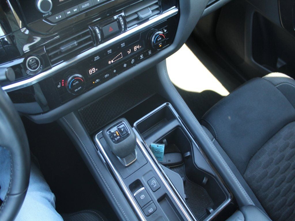 2023 Nissan Pathfinder SV