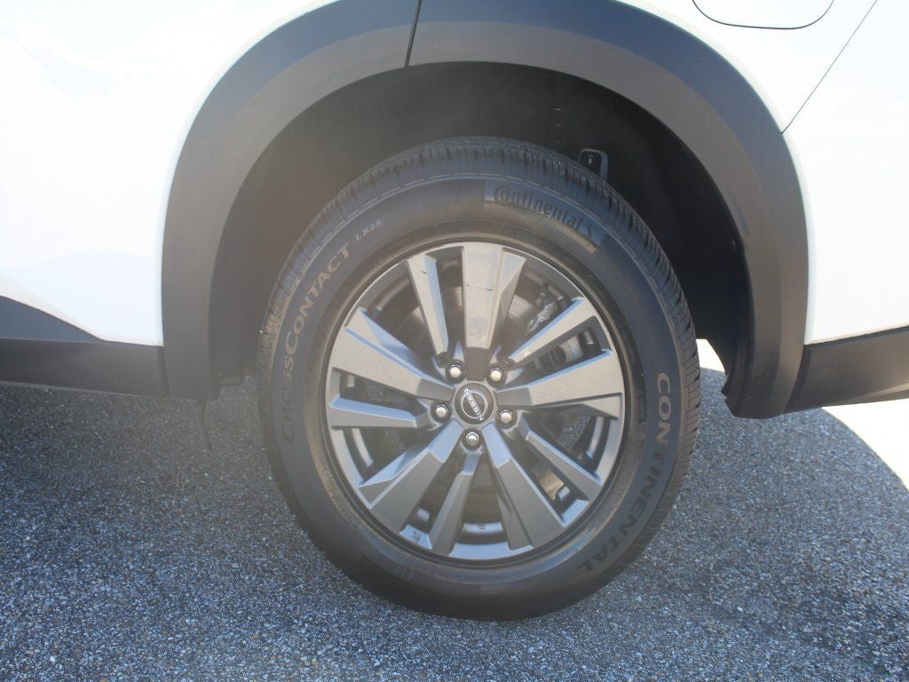 2023 Nissan Pathfinder SV