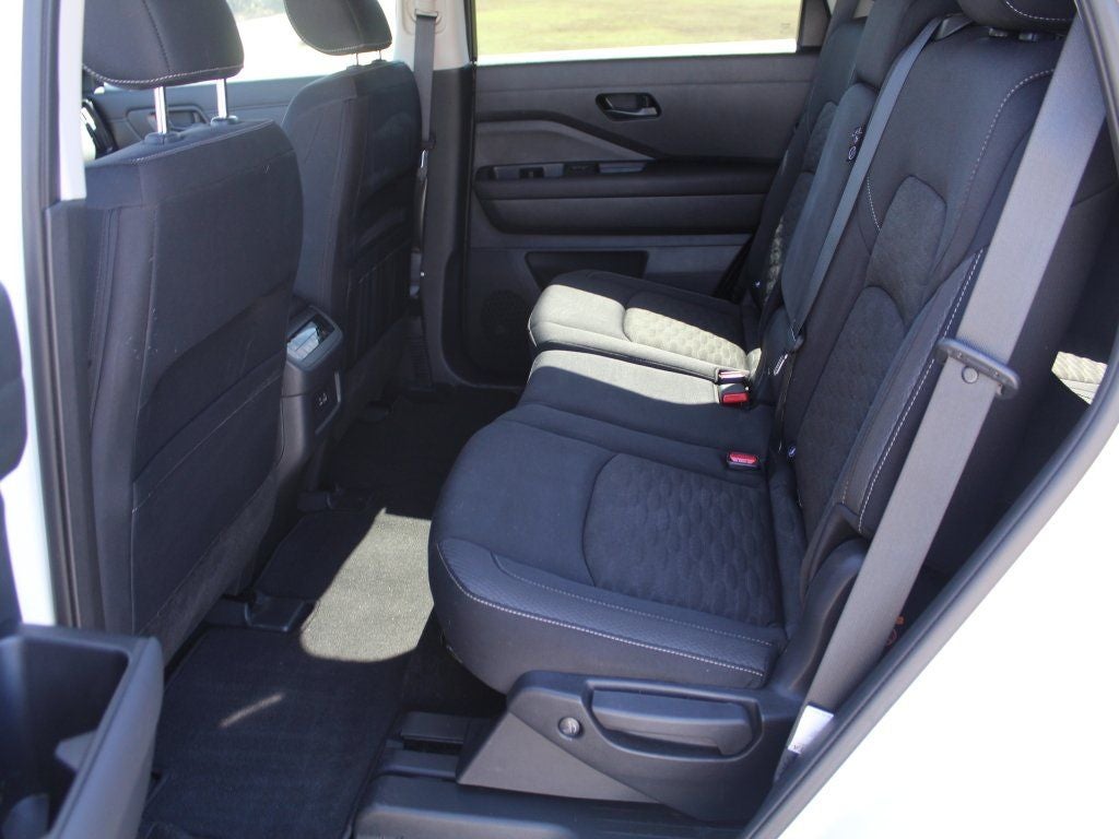 2023 Nissan Pathfinder SV