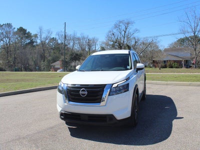 2023 Nissan Pathfinder SV