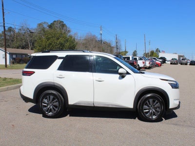 2023 Nissan Pathfinder SV