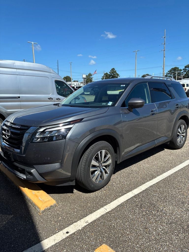 2025 Nissan Pathfinder SL