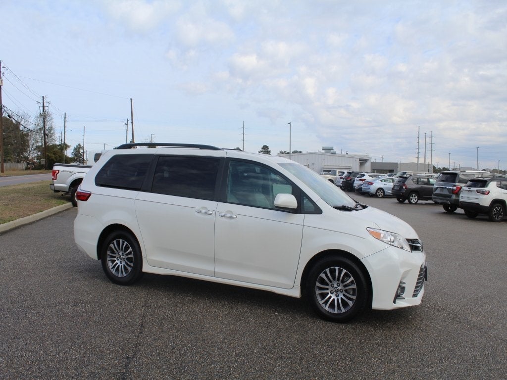 2018 Toyota Sienna L 7 Passenger