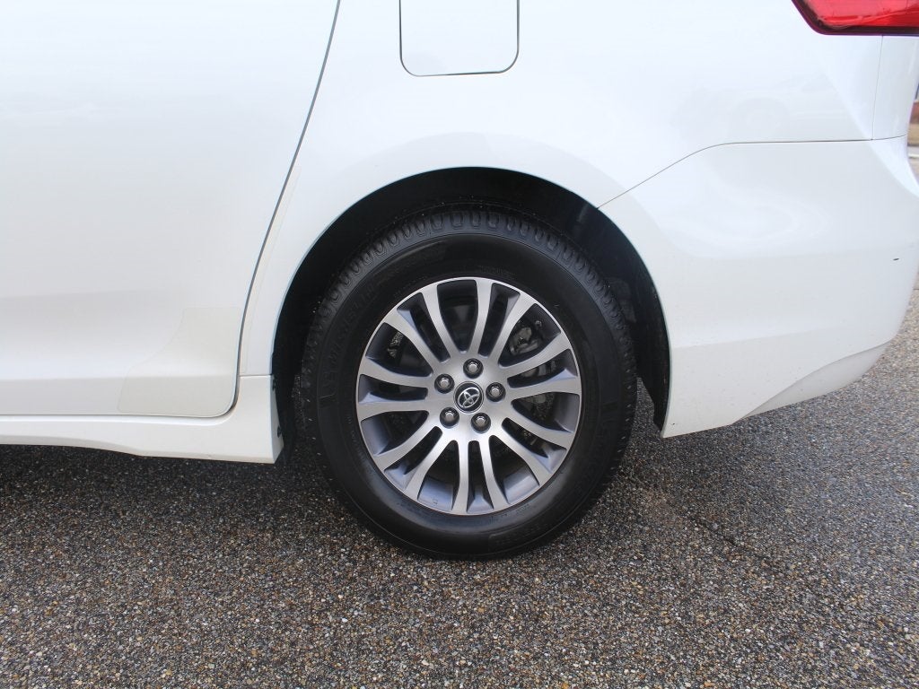 2018 Toyota Sienna L 7 Passenger