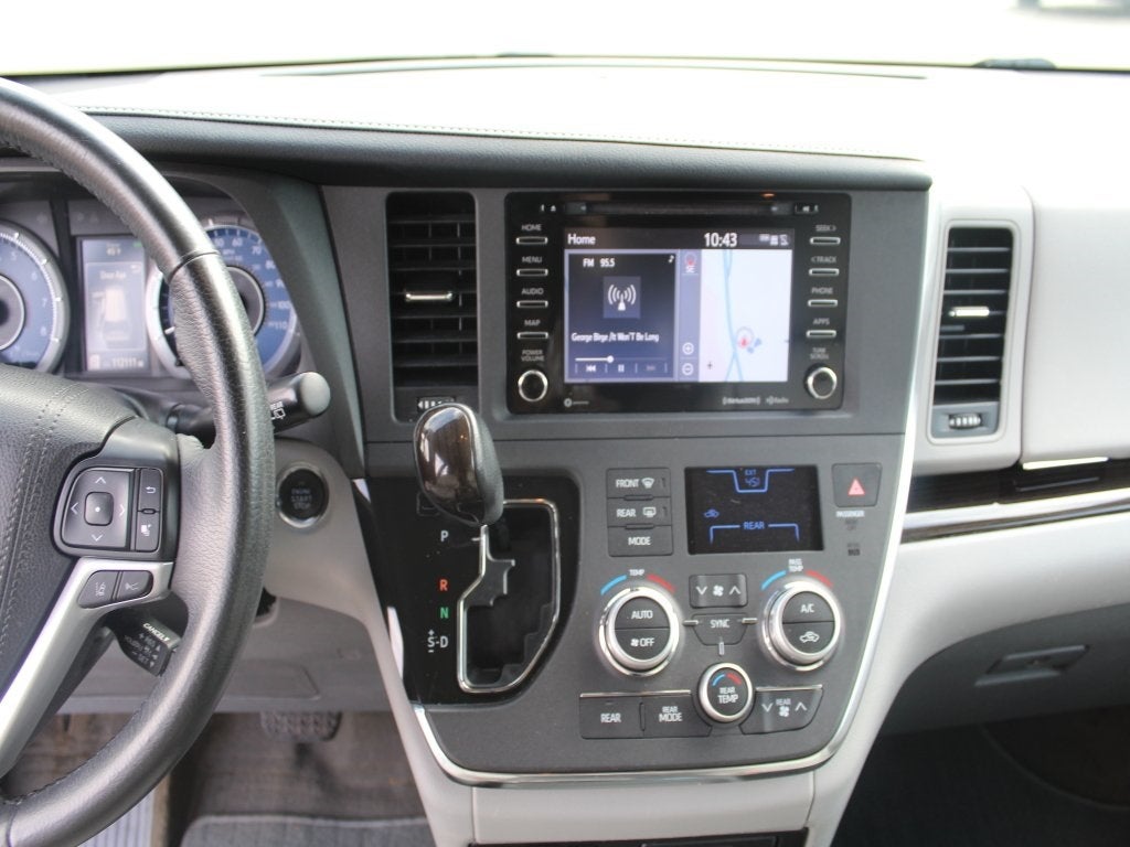 2018 Toyota Sienna L 7 Passenger