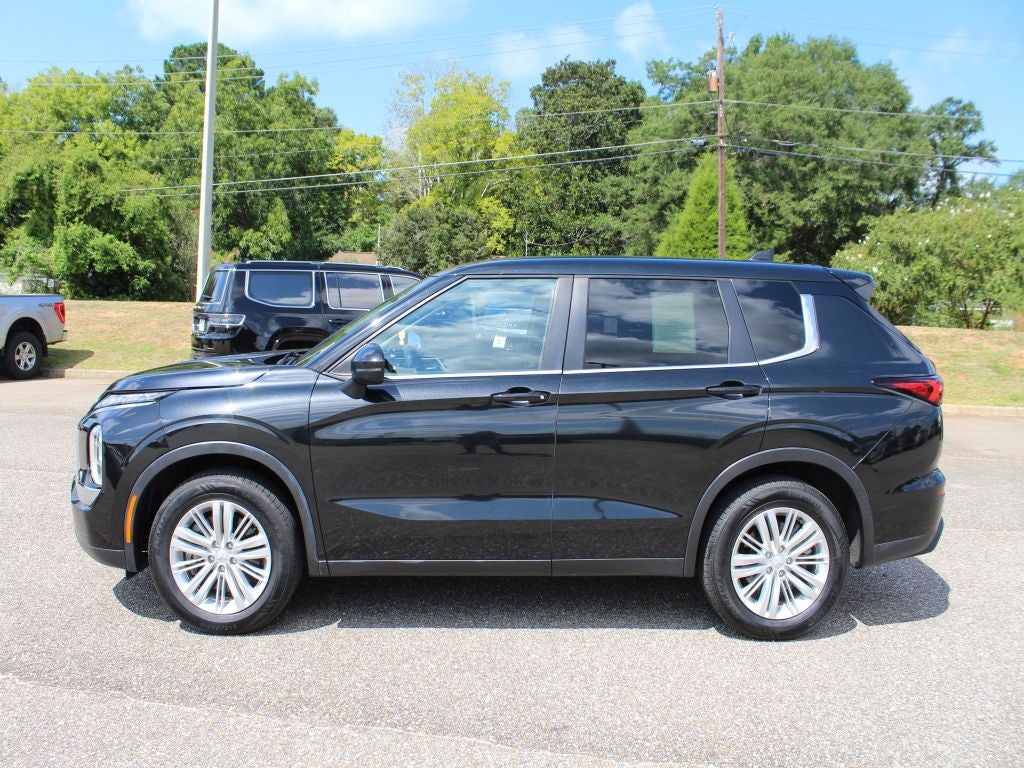 2022 Mitsubishi Outlander ES
