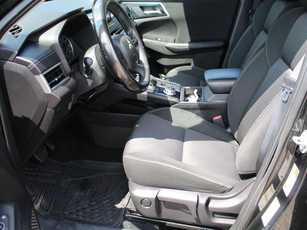 2022 Mitsubishi Outlander ES