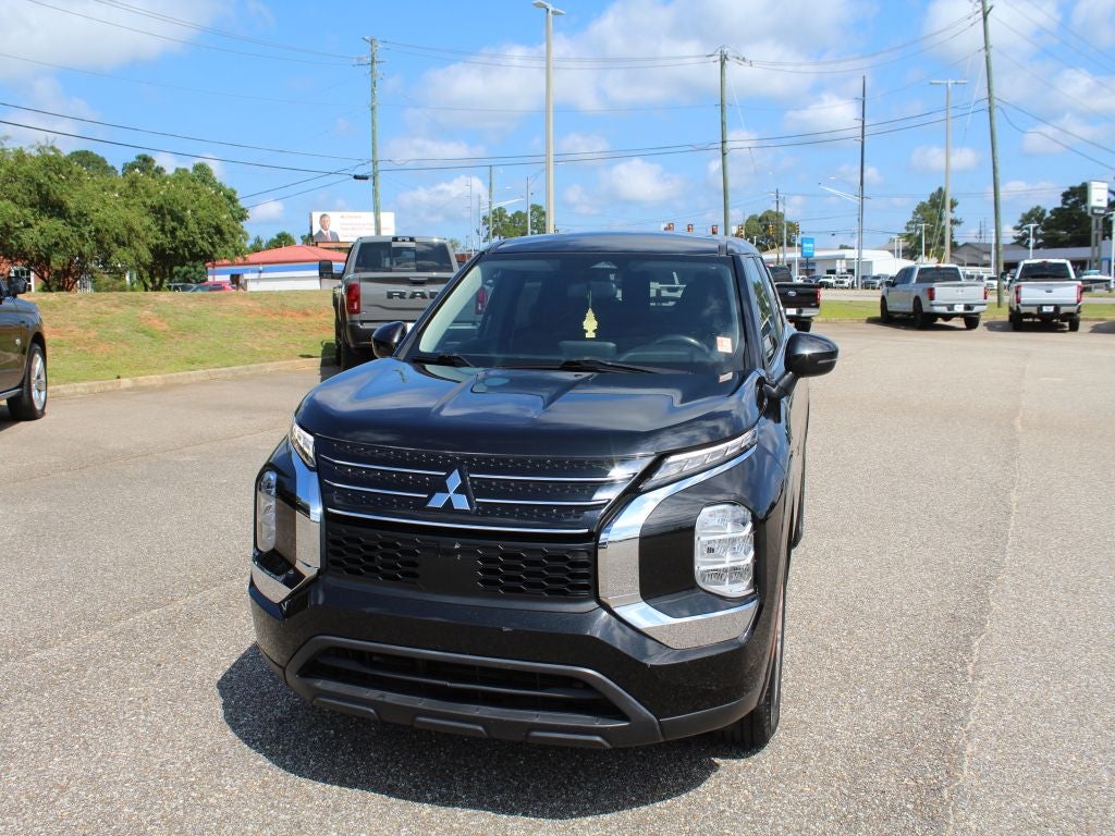 2022 Mitsubishi Outlander ES
