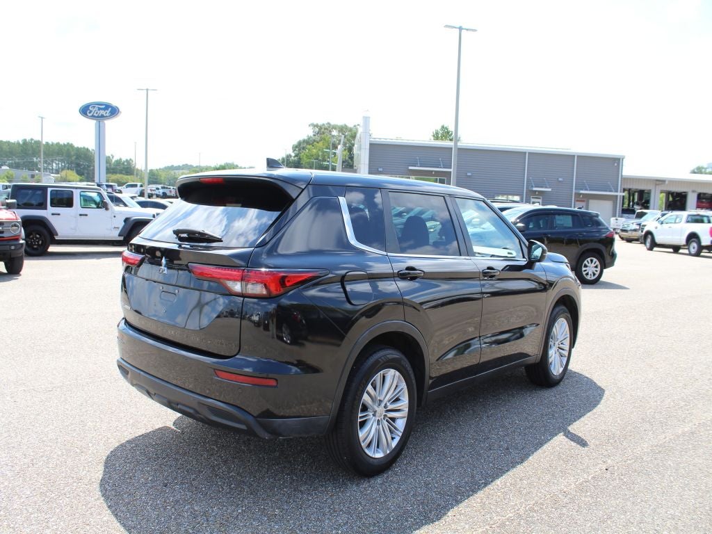 2022 Mitsubishi Outlander ES