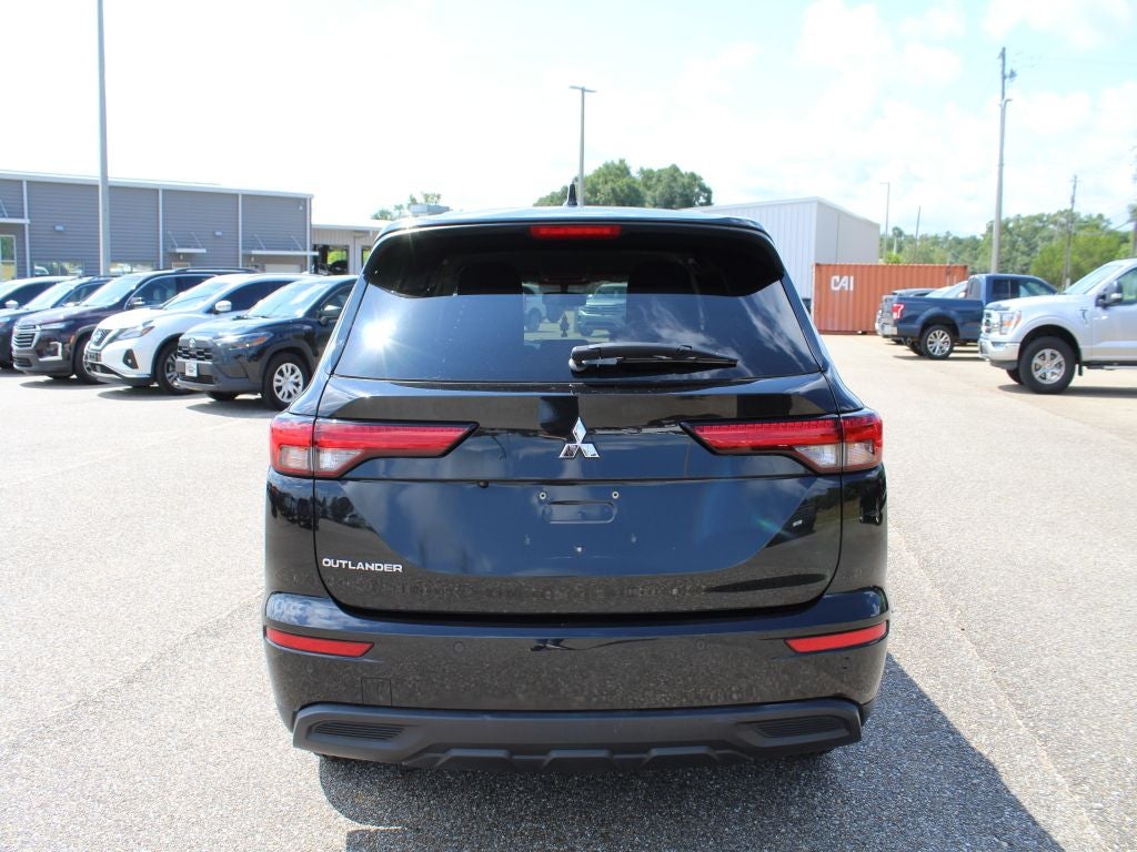 2022 Mitsubishi Outlander ES