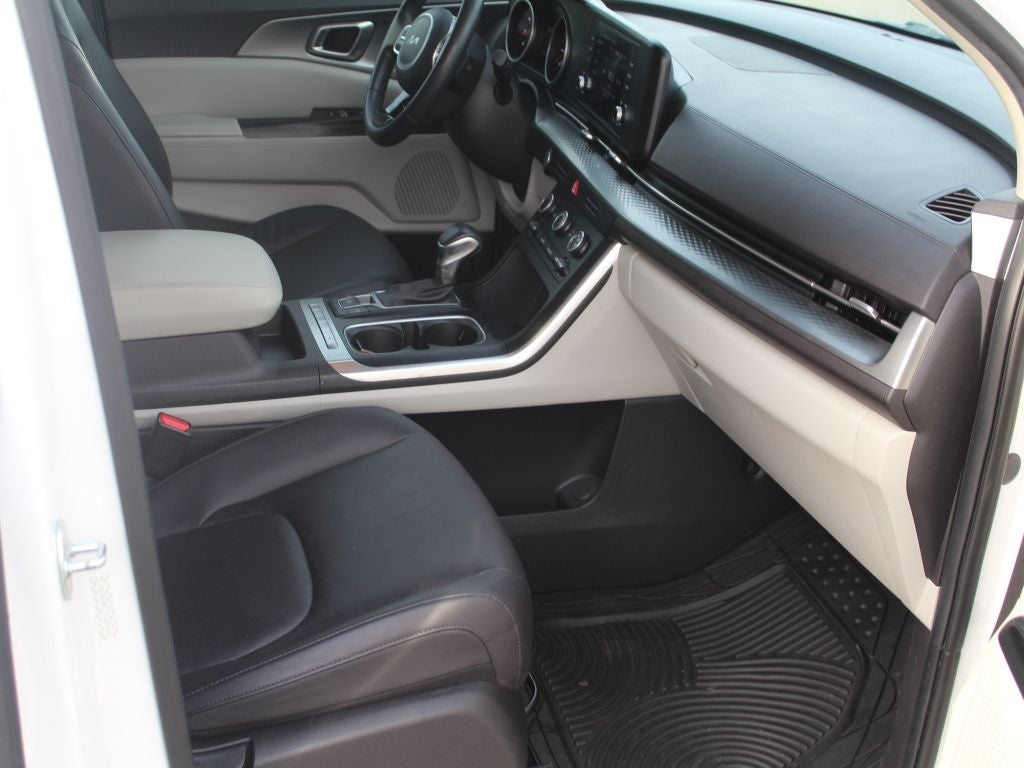 2023 Kia Carnival LX