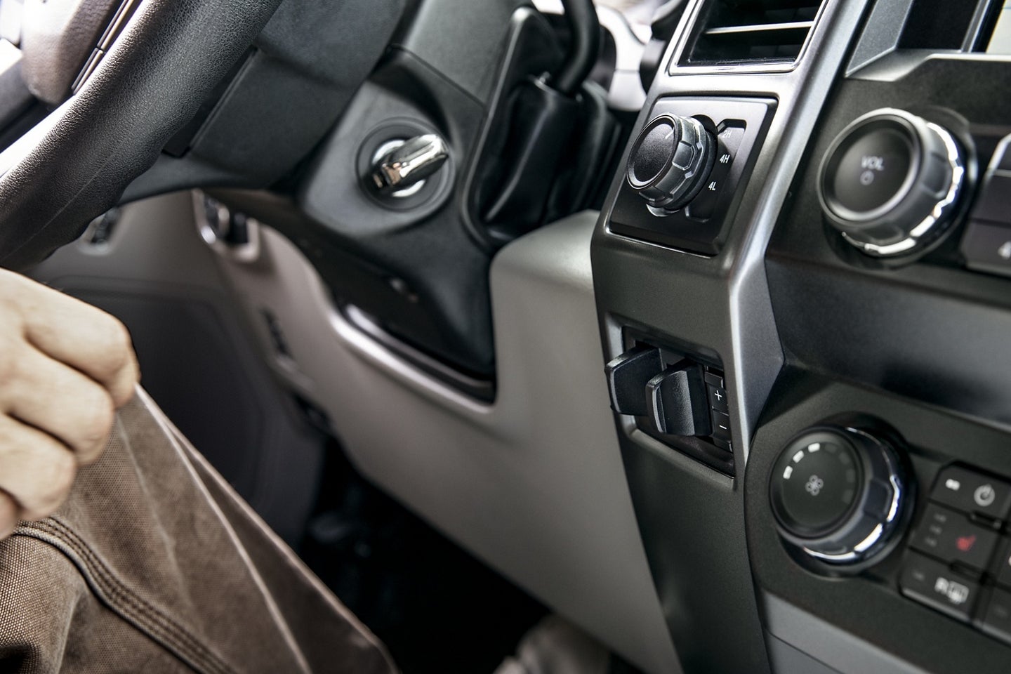 2020 F-250 Super Duty Driving Controls