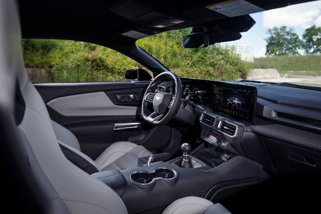 2025 Ford Mustang Dashboard